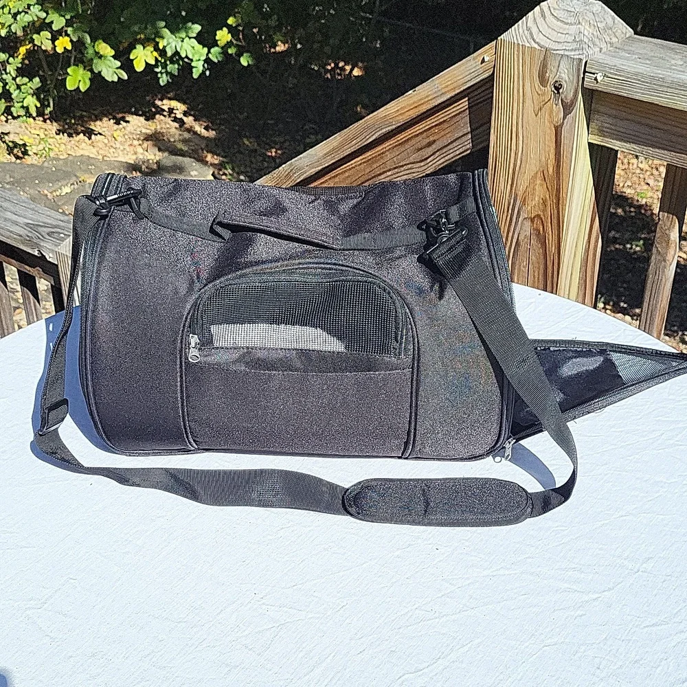 4 side tear-resistant breathable mesh cat or small dog carrier, black, padded